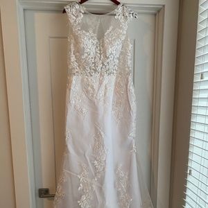 Sz 12 NEW Mermaid Wedding Dress with Detachable Train